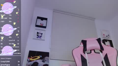 Snapshot of evie_cloud chatting on October 11, 4:01 am Evie Cloud online show from October 11, 4:01 am