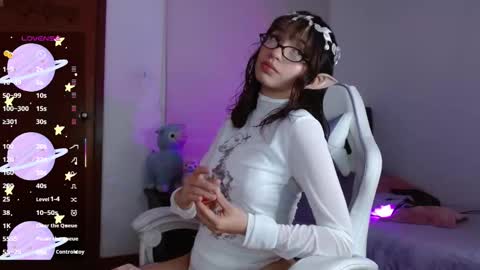 Snapshot of evie_cloud chatting on November 9, 4:33 am Evie Cloud online show from November 9, 4:33 am