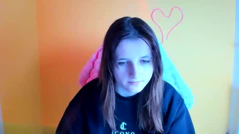 Evie online show from November 14, 6:34 am