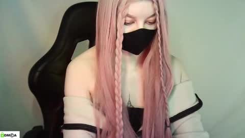 Snapshot of evie_muna chatting on May 26, 2:40 am Renesme White Im here from Monday to Friday online show from May 26, 2:40 am