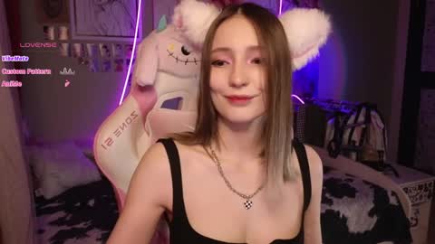 Evie online show from April 4, 9:45 pm