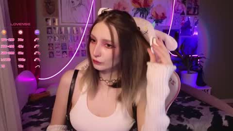 Snapshot of evie_rosen chatting on April 23, 8:22 pm Evie online show from April 23, 8:22 pm