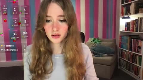 Snapshot of eviecam chatting on December 18, 9:21 pm Evie3 online show from December 18, 9:21 pm