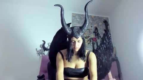 Snapshot of evil_sammy chatting on October 30, 8:53 pm Mistress Sammy online show from October 30, 8:53 pm