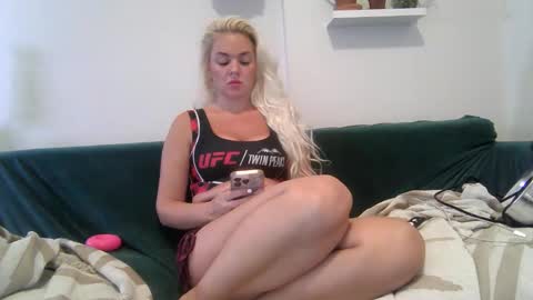 Badblondebunny online show from March 15, 12:16 am