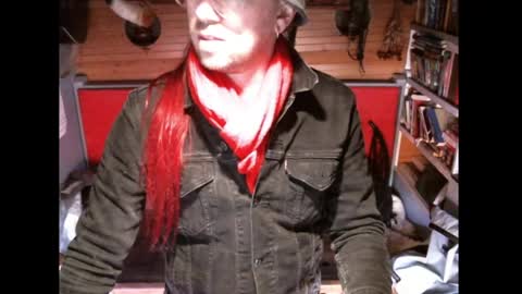 Snapshot of evpierce chatting on April 16, 6:47 am EvPierce online show from April 16, 6:47 am