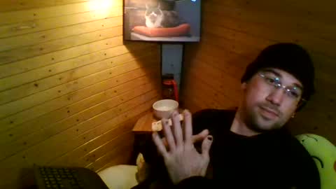 Snapshot of evpierce chatting on April 29, 8:07 am EvPierce online show from April 29, 8:07 am
