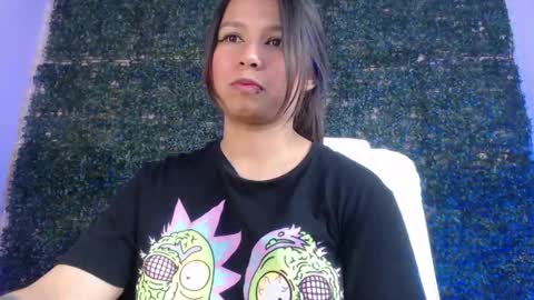 Snapshot of evybubbles_ chatting on April 24, 5:37 pm Im Evy online show from April 24, 5:37 pm