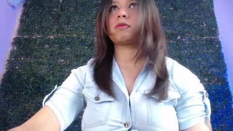 Snapshot of evybubbles_ chatting on May 4, 4:47 pm Im Evy online show from May 4, 4:47 pm