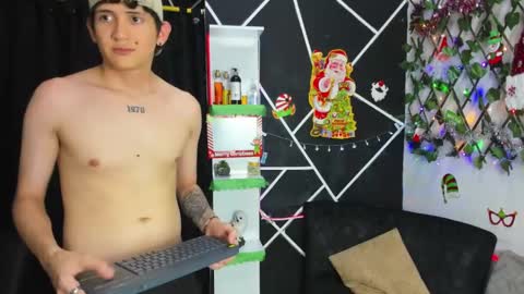 exotic_kisses_ online show from December 5, 5:28 pm