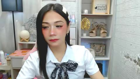 exotictssavie online show from November 26, 12:11 am