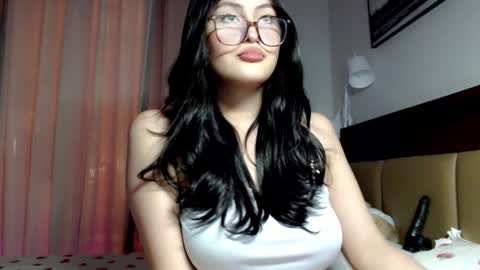 Snapshot of expensive_candyx chatting on February 26, 1:32 pm Candy online show from February 26, 1:32 pm