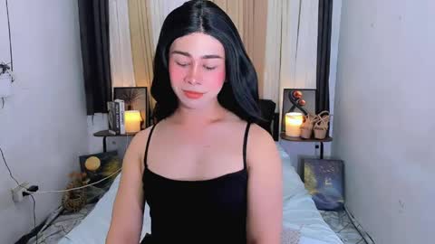 Snapshot of expensive_elise chatting on June 6, 3:39 pm expensive_elise online show from June 6, 3:39 pm