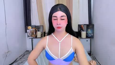 Snapshot of expensive_elise chatting on June 28, 7:47 am expensive_elise online show from June 28, 7:47 am