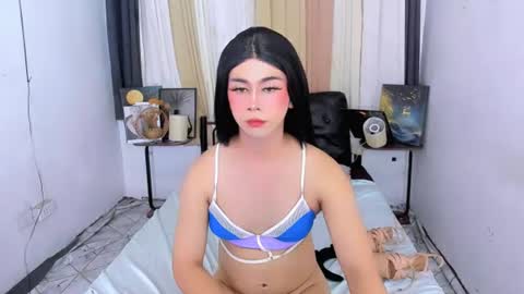 Snapshot of expensive_elise chatting on June 29, 10:37 am expensive_elise online show from June 29, 10:37 am