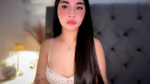 Snapshot of expensivets_chloe chatting on April 26, 7:17 am chloee online show from April 26, 7:17 am