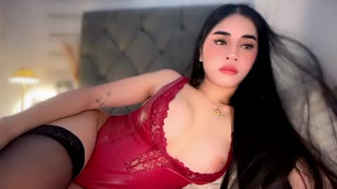 Snapshot of expensivets_chloe chatting on May 9, 2:55 pm chloee online show from May 9, 2:55 pm