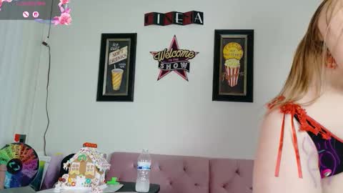 Snapshot of explicitshaybaby chatting on December 15, 9:19 pm explicitshaybaby online show from December 15, 9:19 pm