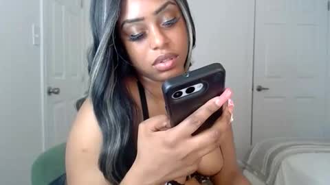 exstacybanks online show from November 20, 8:41 pm