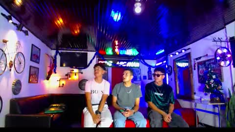 extrangers online show from December 17, 1:06 pm