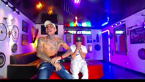 Snapshot of extrangers chatting on February 24, 12:58 pm extrangers online show from February 24, 12:58 pm