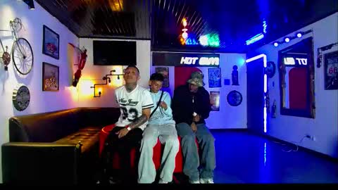 Snapshot of extrangers chatting on February 27, 12:38 pm extrangers online show from February 27, 12:38 pm