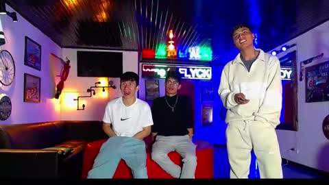 extrangers online show from March 20, 12:10 pm