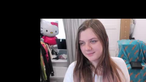 Snapshot of eyes_say_yes chatting on February 24, 12:58 pm Yara online show from February 24, 12:58 pm