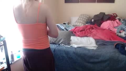 Snapshot of eyeswall0w chatting on September 16, 1:01 pm eyeswall0w online show from September 16, 1:01 pm