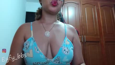 Snapshot of eyfy_bbs chatting on November 12, 12:00 am Nadia online show from November 12, 12:00 am