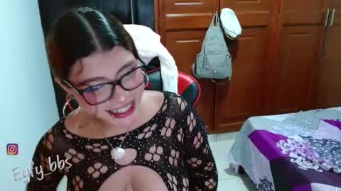 Snapshot of eyfy_bbs chatting on February 7, 10:02 pm Nadia online show from February 7, 10:02 pm