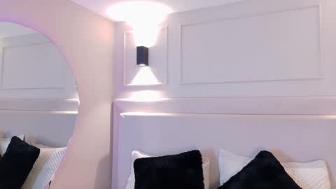 eymicooper online show from November 8, 7:45 pm