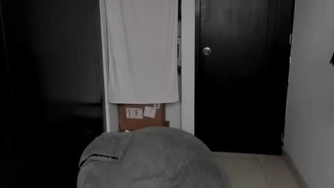 Snapshot of eymy_hadid_ chatting on December 21, 2:58 pm Emily online show from December 21, 2:58 pm