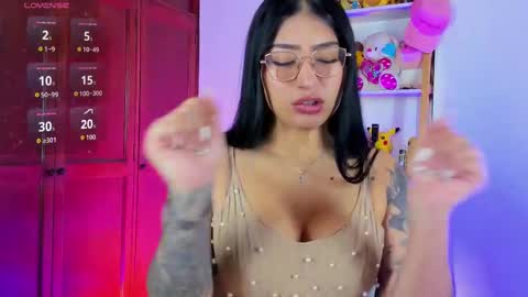 Snapshot of eymy_hadid_ chatting on September 29, 4:34 pm Emily online show from September 29, 4:34 pm