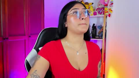 Snapshot of eymy_hadid_ chatting on October 28, 8:55 pm Emily online show from October 28, 8:55 pm