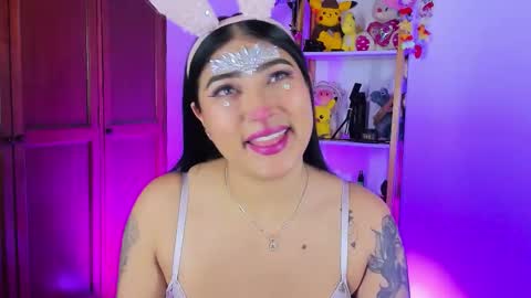 Snapshot of eymy_hadid_ chatting on October 31, 8:43 pm Emily online show from October 31, 8:43 pm