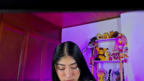 Snapshot of eymy_hadid_ chatting on November 6, 8:54 pm Emily online show from November 6, 8:54 pm