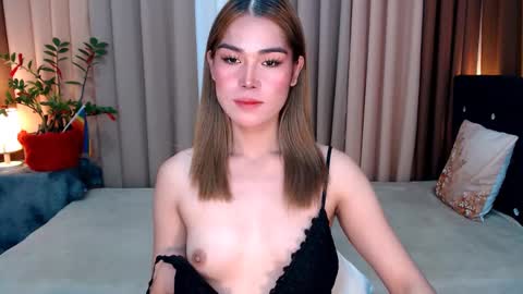 UR SWEET EZRA online show from December 9, 6:12 am