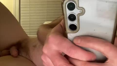 Snapshot of ezrandomguy chatting on February 26, 12:31 am ezrandomguy online show from February 26, 12:31 am