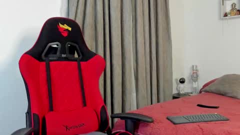 Ezzio Scolaro online show from February 25, 12:20 am