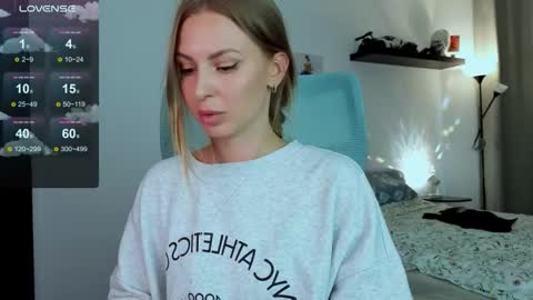 Snapshot of f1oraa chatting on October 28, 11:58 am if you dont have fansly account yet use this link to registration online show from October 28, 11:58 am