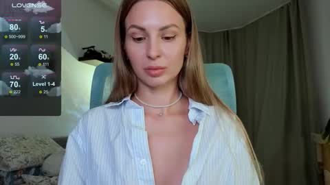 Snapshot of f1oraa chatting on November 23, 3:23 pm if you dont have fansly account yet use this link to registration online show from November 23, 3:23 pm