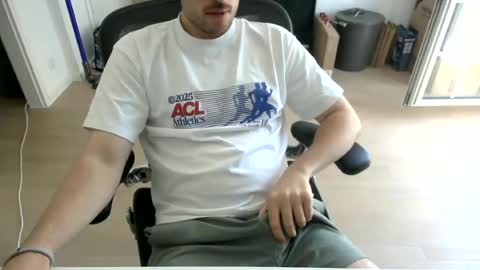 Snapshot of fabian_196 chatting on June 24, 11:42 am Call me bitch online show from June 24, 11:42 am