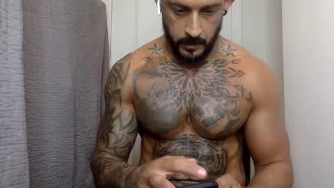 Snapshot of fabianelgalan chatting on December 15, 6:40 am Fabianelgalan online show from December 15, 6:40 am