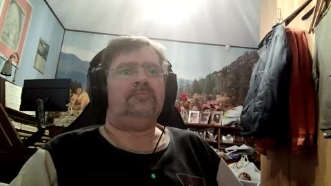 Snapshot of fabius2673 chatting on May 19, 6:53 am Fabius online show from May 19, 6:53 am