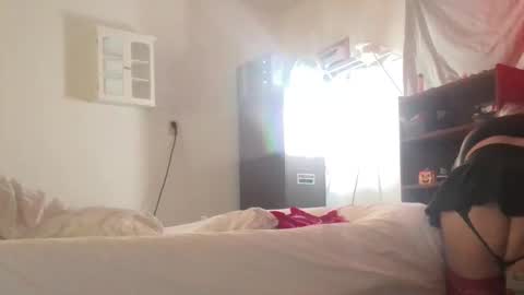 Facesitterchick online show from October 12, 6:01 am