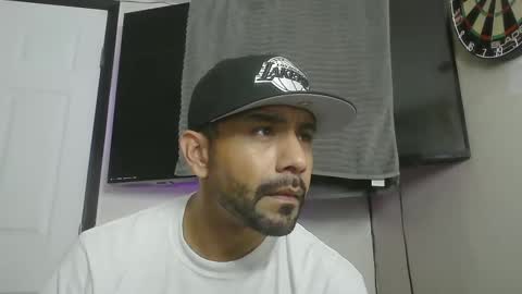 Snapshot of faded805 chatting on November 9, 7:06 am Mark online show from November 9, 7:06 am