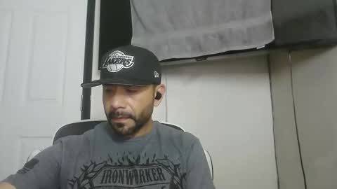 Snapshot of faded805 chatting on November 13, 9:52 am Mark online show from November 13, 9:52 am