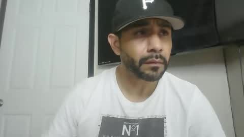 Snapshot of faded805 chatting on November 14, 9:41 am Mark online show from November 14, 9:41 am