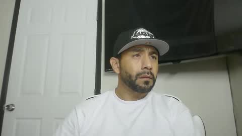 Snapshot of faded805 chatting on November 17, 6:52 am Mark online show from November 17, 6:52 am